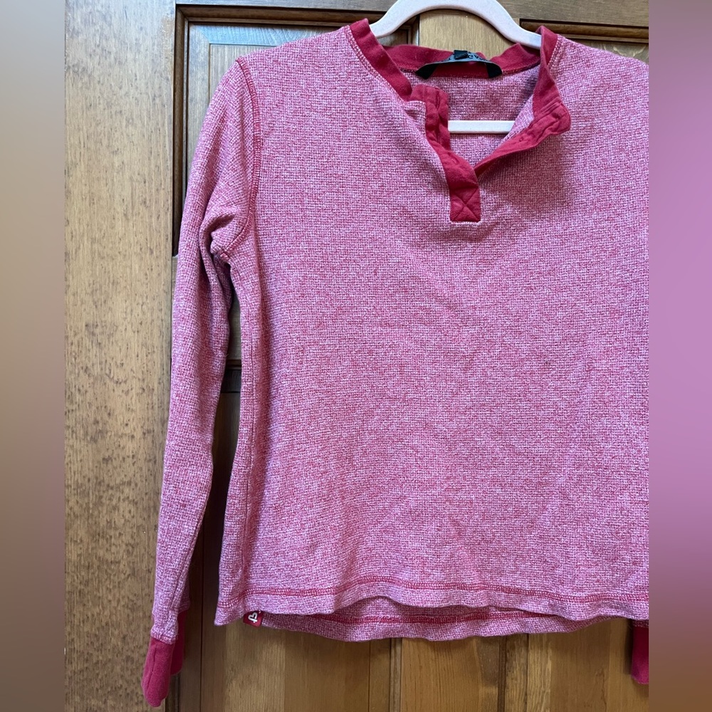 Pact Women's Long Sleeve Henley Tee in Heathered Raspberry